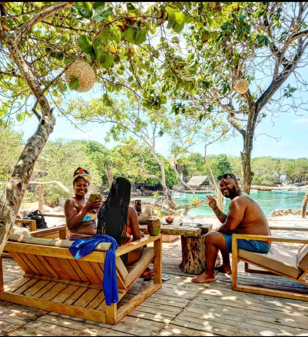 PA’UE Beach Lounge – Islas del Rosario | Lujo caribeño, naturaleza y diversión frente al mar