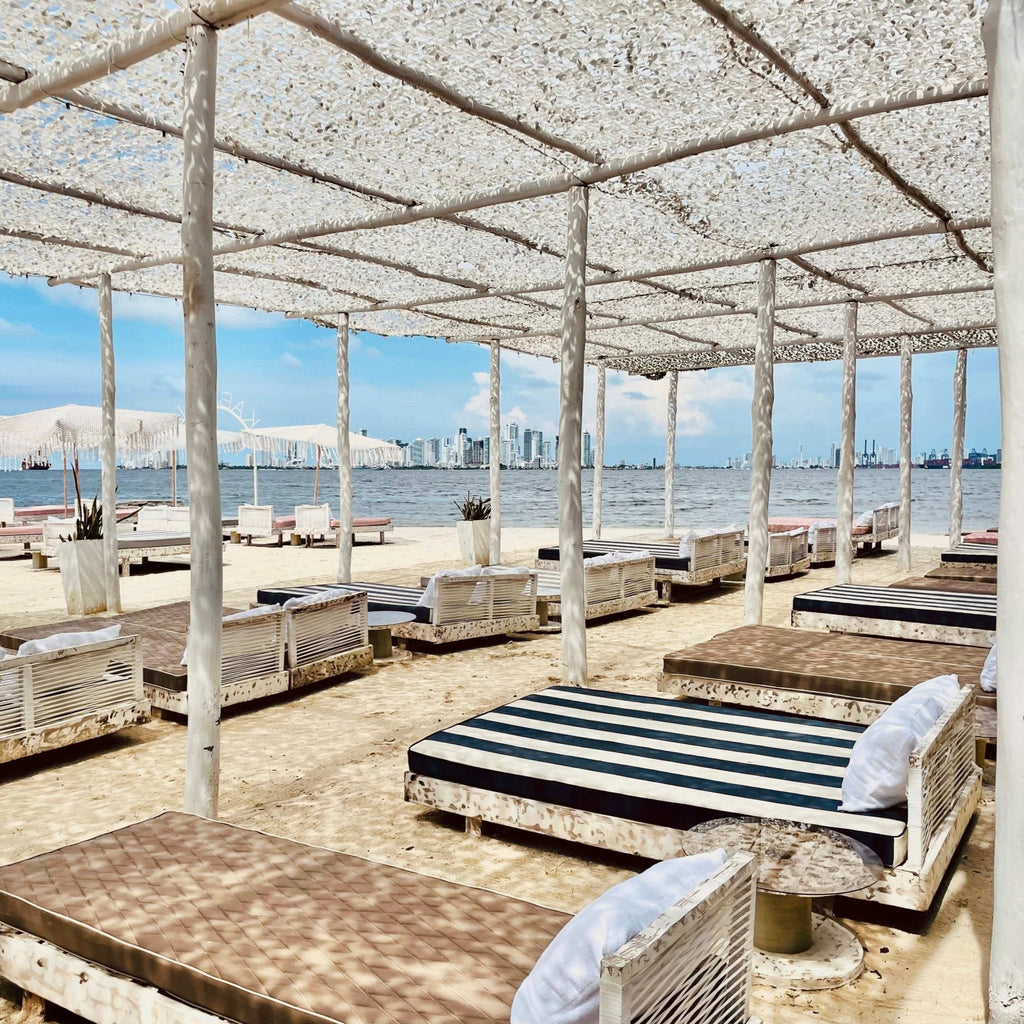 Day Pass desde Cartagena: Playa, Piscina, Almuerzo Nikkei y DJ en Vivo - Live Vacations Tours