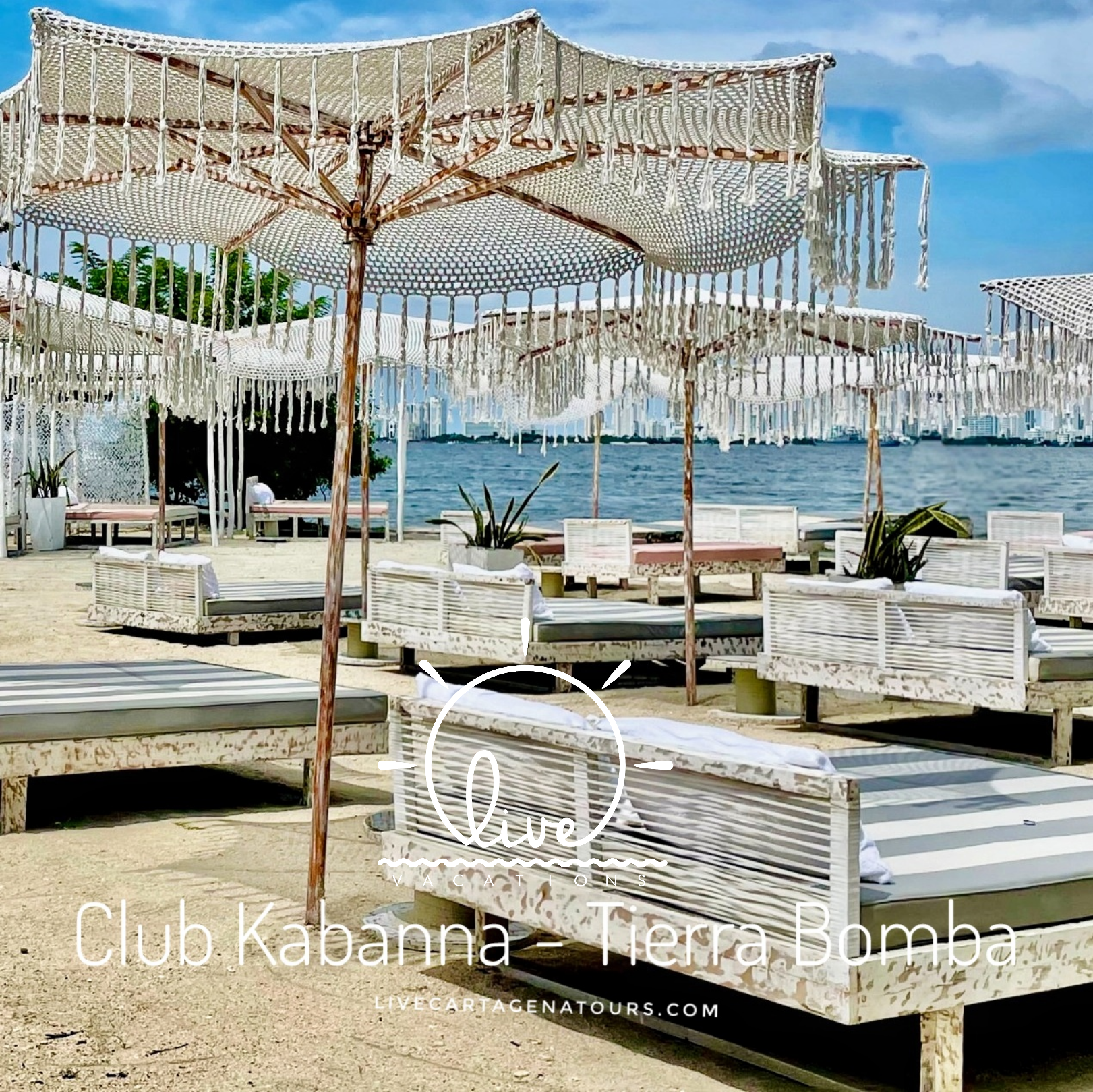 Day Pass desde Cartagena: Playa, Piscina, Almuerzo Nikkei y DJ en Vivo