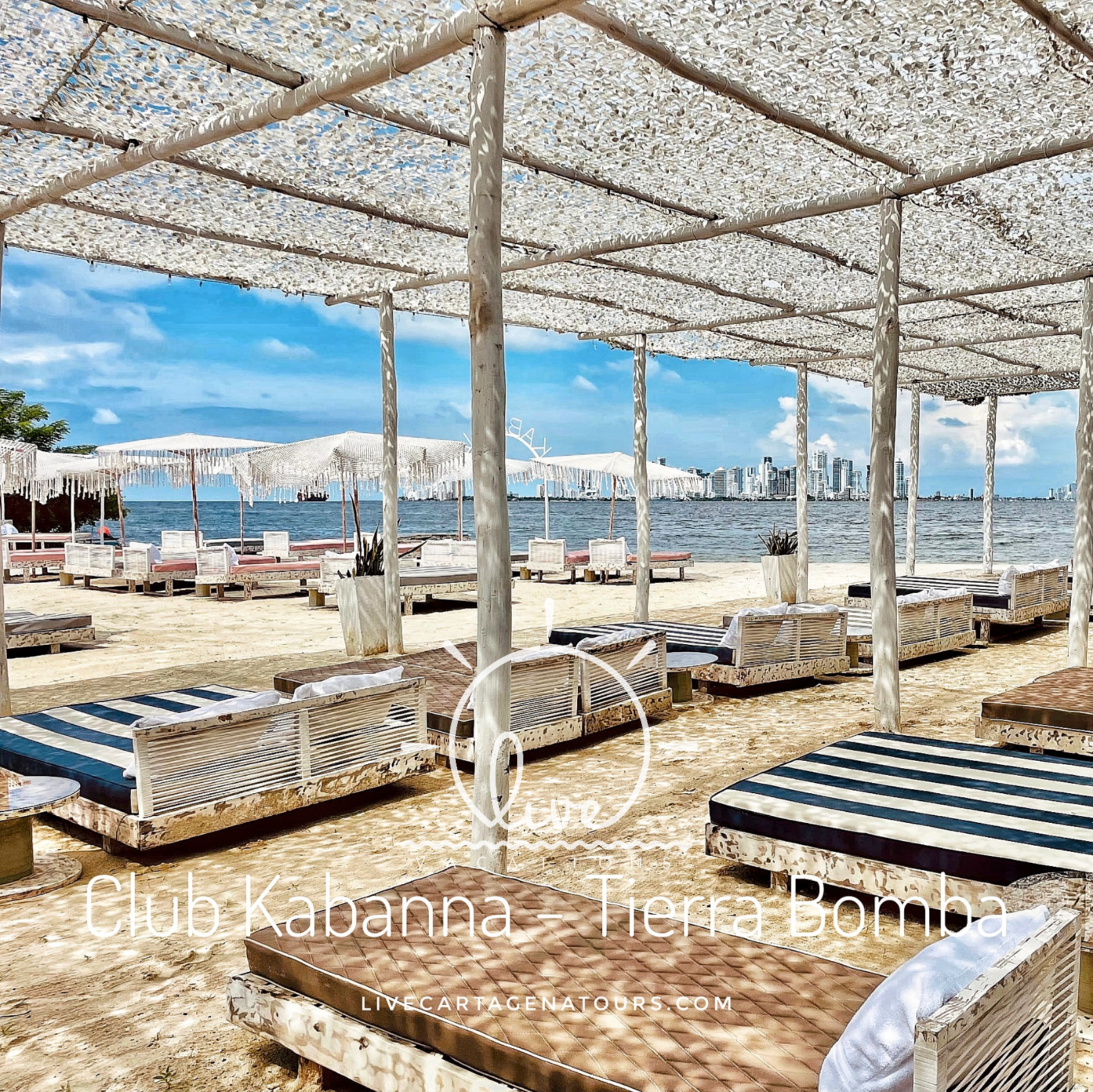 Day Pass desde Cartagena: Playa, Piscina, Almuerzo Nikkei y DJ en Vivo