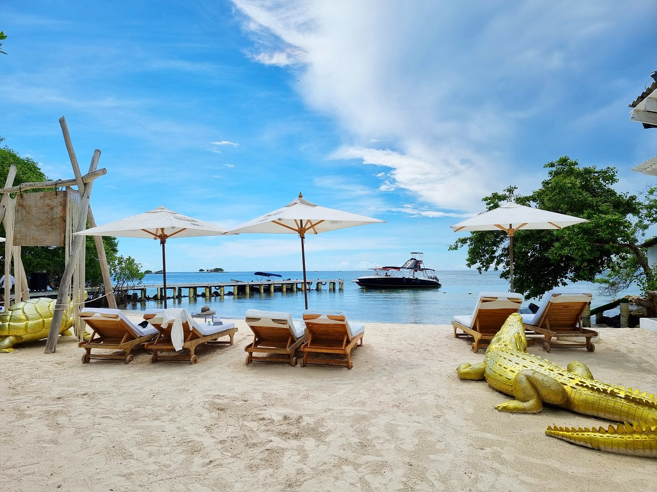 Pao Pao Beach Club - Isla del Rosario | Relax, savor, and unwind in an exclusive, adults-only setting.