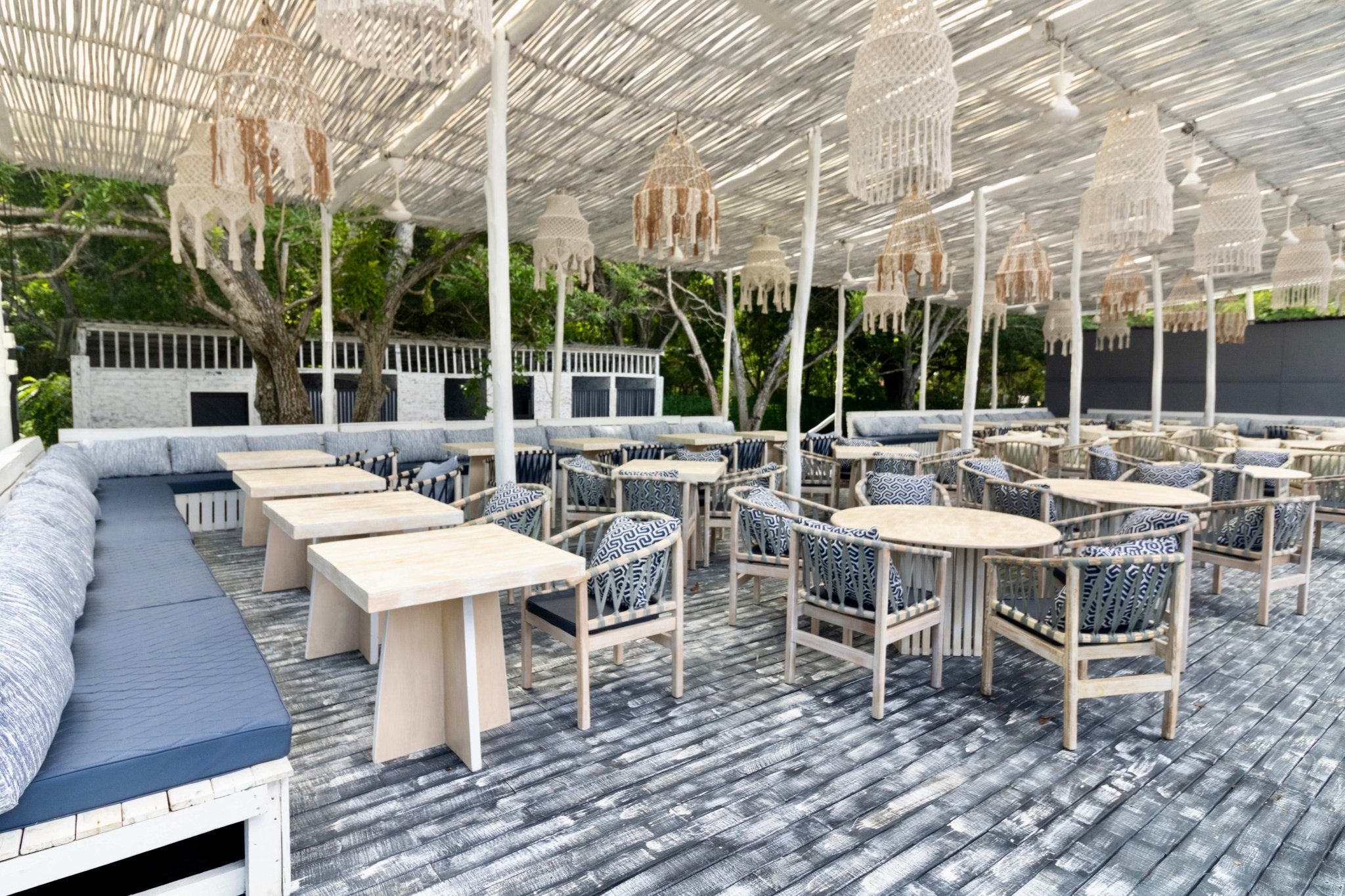 Day Pass desde Cartagena: Playa, Piscina, Almuerzo Nikkei y DJ en Vivo - Live Vacations Tours