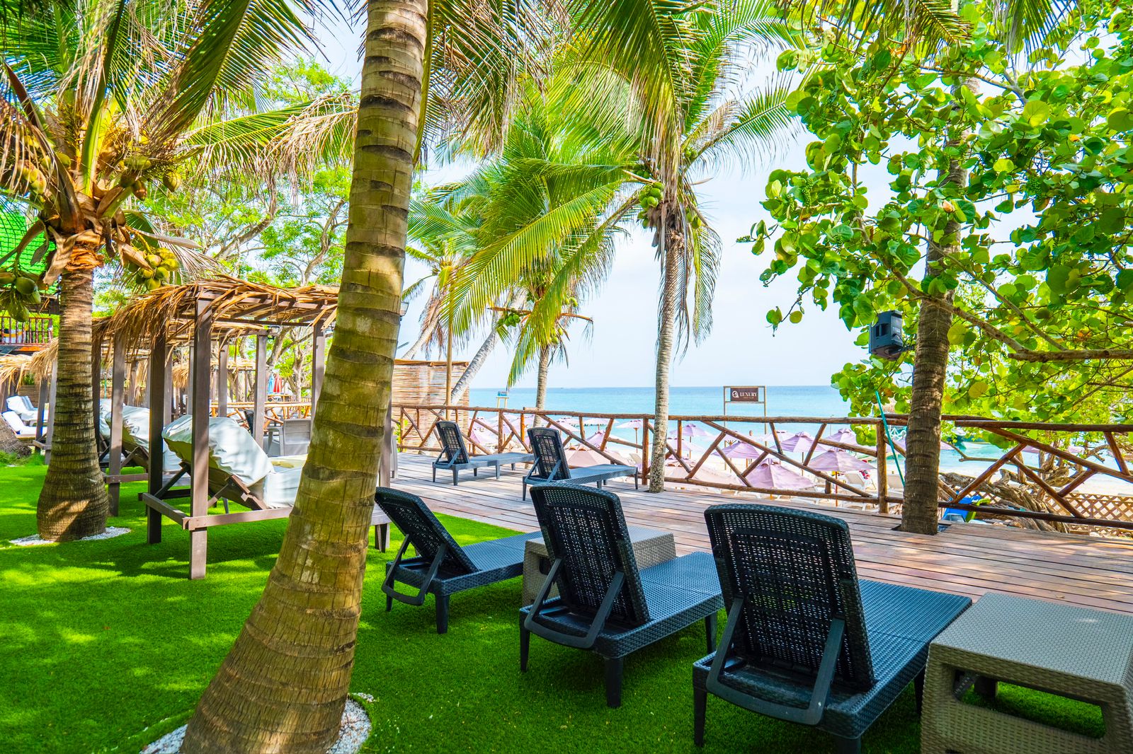 Luxury Area VIP en Islas del Rosario: Día Exclusivo de Lujo y Relax en el Caribe Colombiano