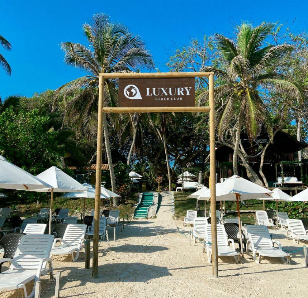Luxury Beach Club - Arena Beach - Isla del Rosario | Relax in the sun with an open bar, beachfront, and Caribbean flavor in an exclusive setting.