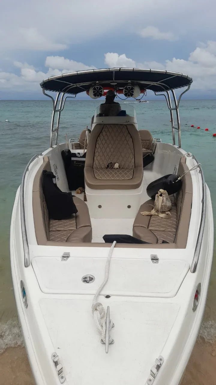 Lancha Deportiva 29ft para 10 pax - Primavera del Mar - Live Vacations Tours