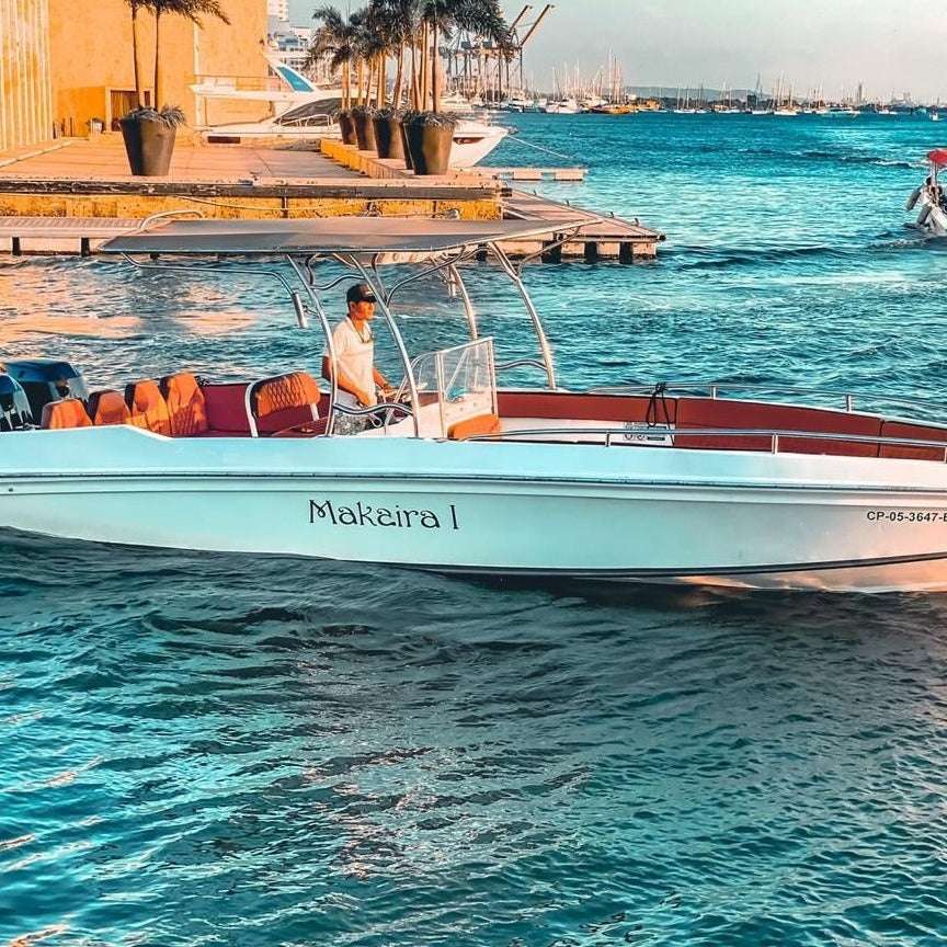 Lancha Privada – Makaira | Navega con libertad, estilo y confort por el Caribe colombiano - Live Vacations Tours