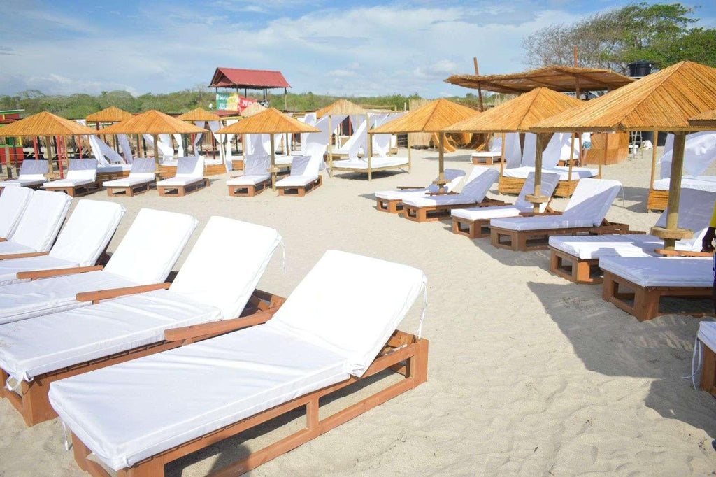 Ancestral Lounge Beach Club – Isla Tierra Bomba | Un día exclusivo entre lujo, sabor y mar caribeño - Live Vacations Tours