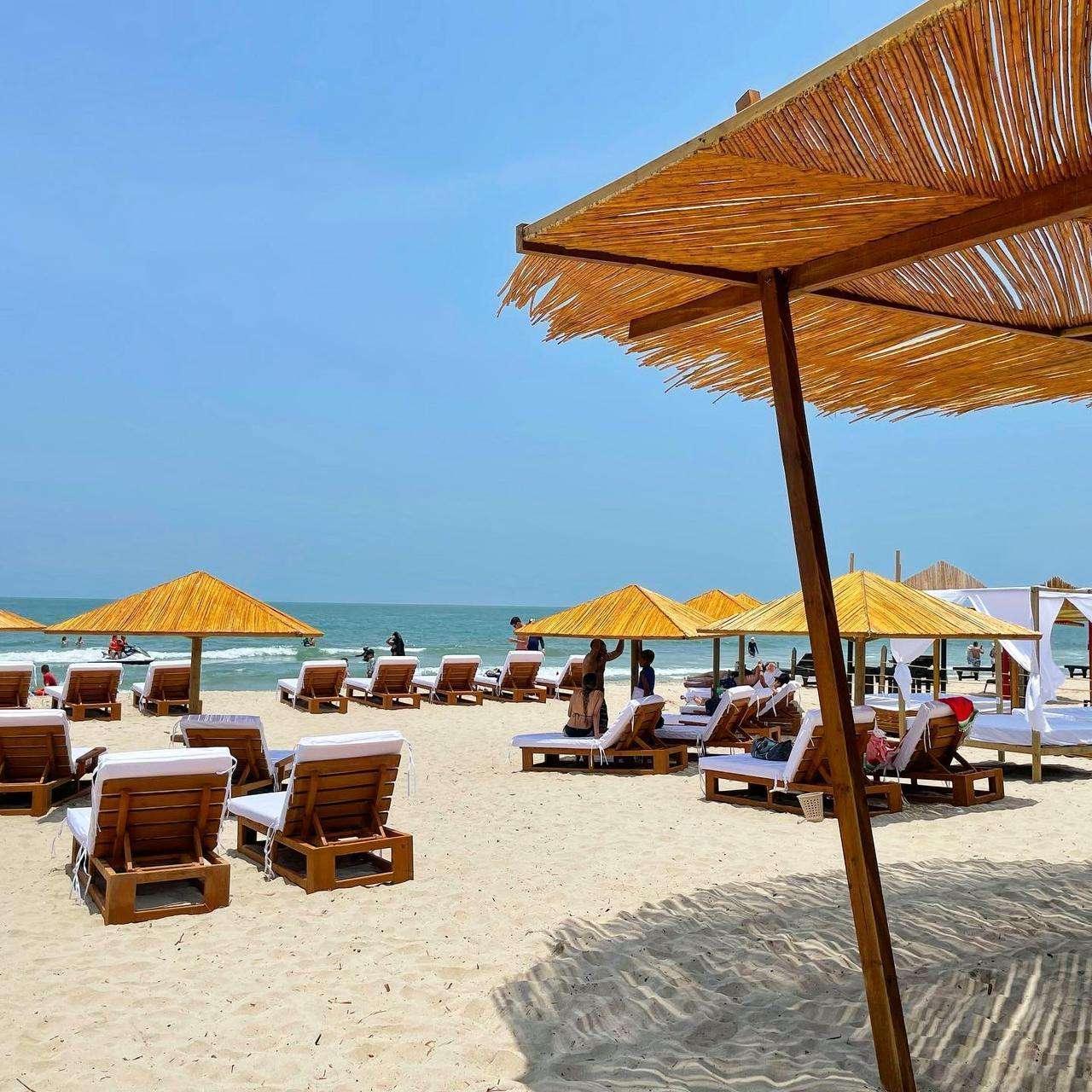 Ancestral Lounge Beach Club – Isla Tierra Bomba | Un día exclusivo entre lujo, sabor y mar caribeño - Live Vacations Tours