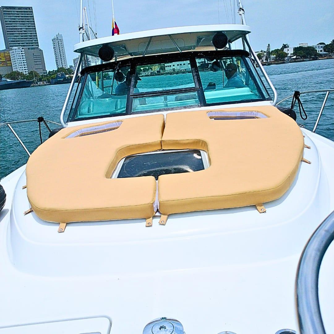 Yate Privado Tiara 31ft para 12 pax - La Lokal - Live Vacations Tours