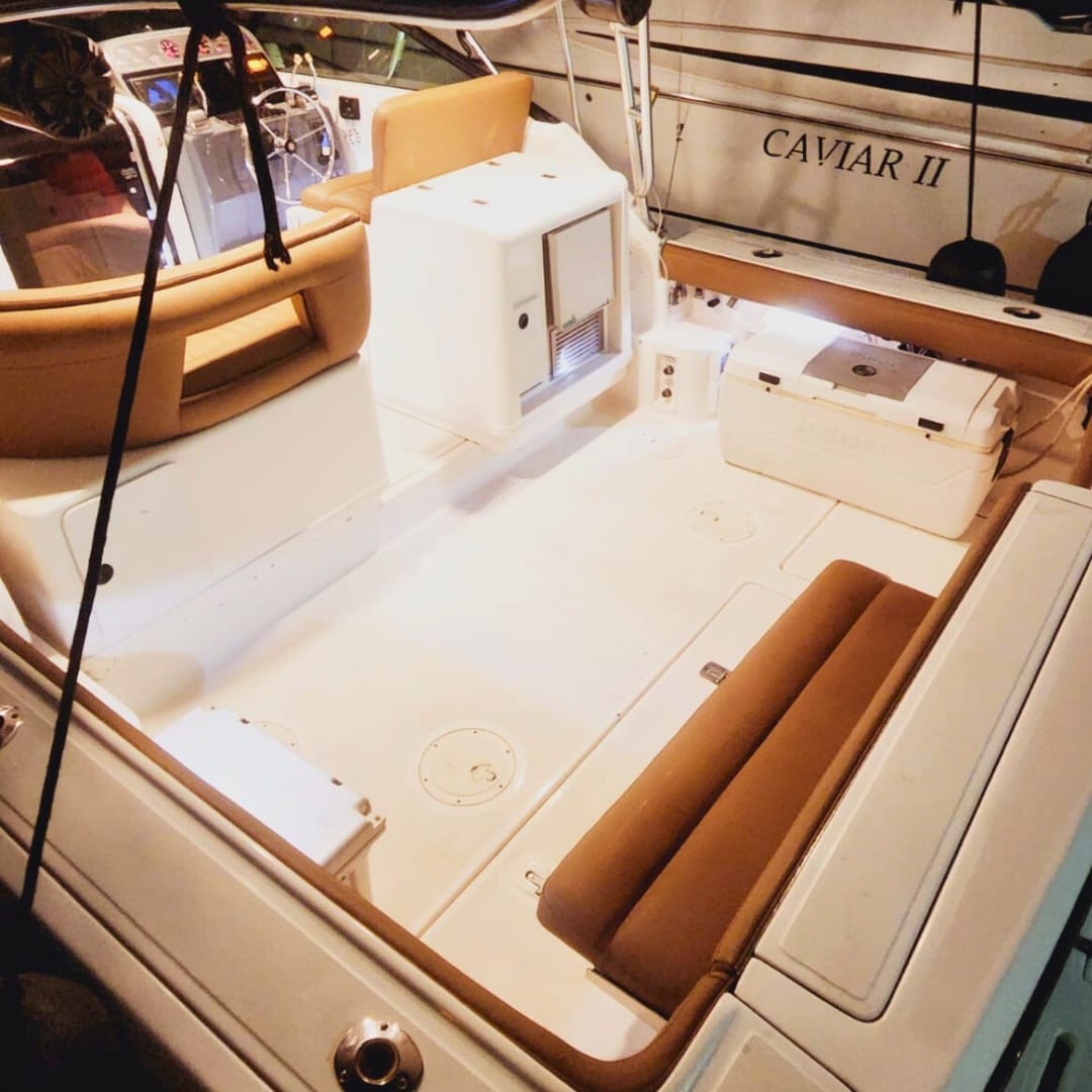 Yate Privado Tiara 31ft para 12 pax - La Lokal