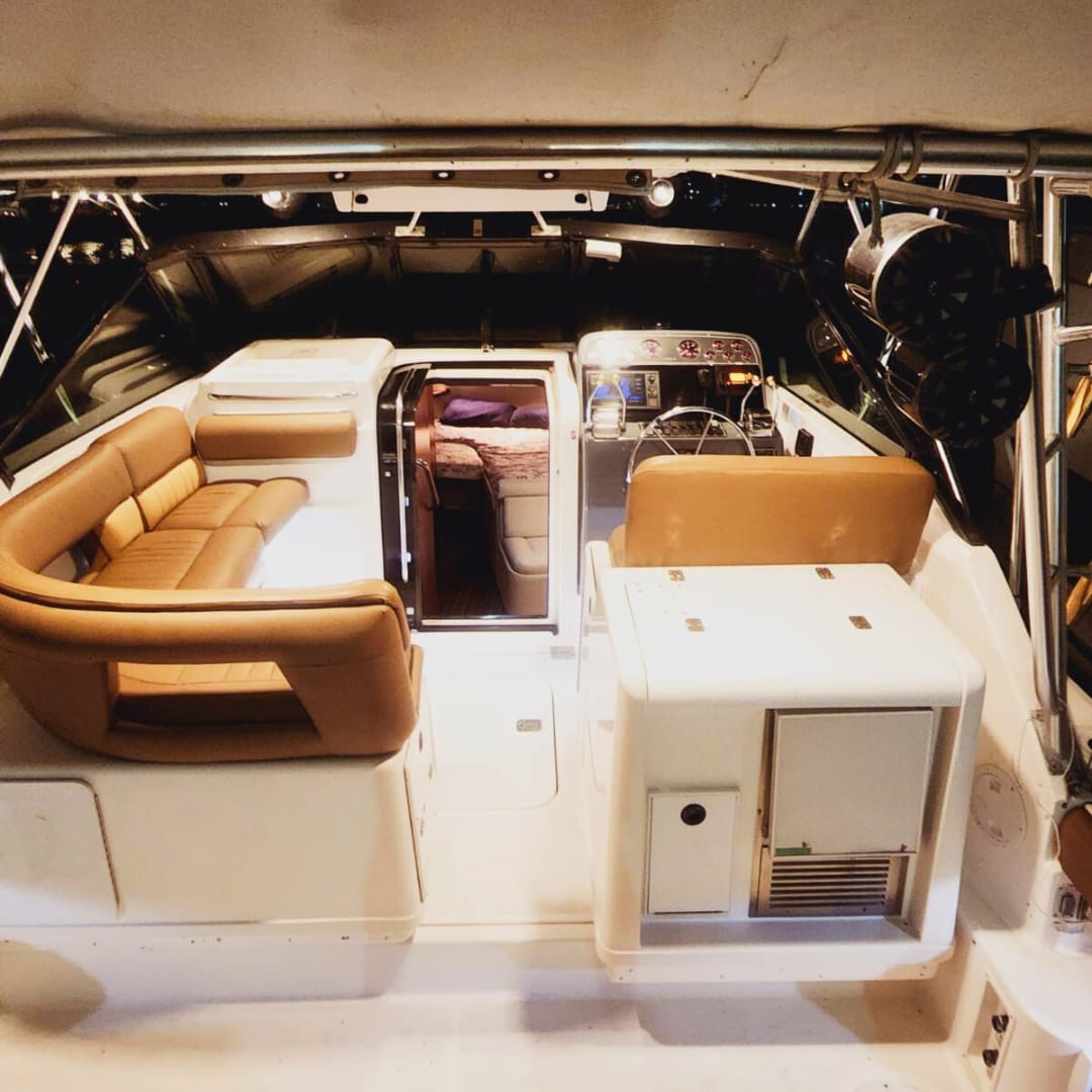Yate Privado Tiara 31ft para 12 pax - La Lokal
