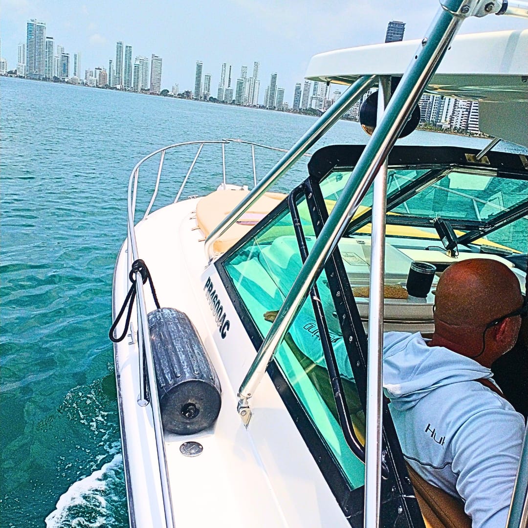 Yate Privado Tiara 31ft para 12 pax - La Lokal