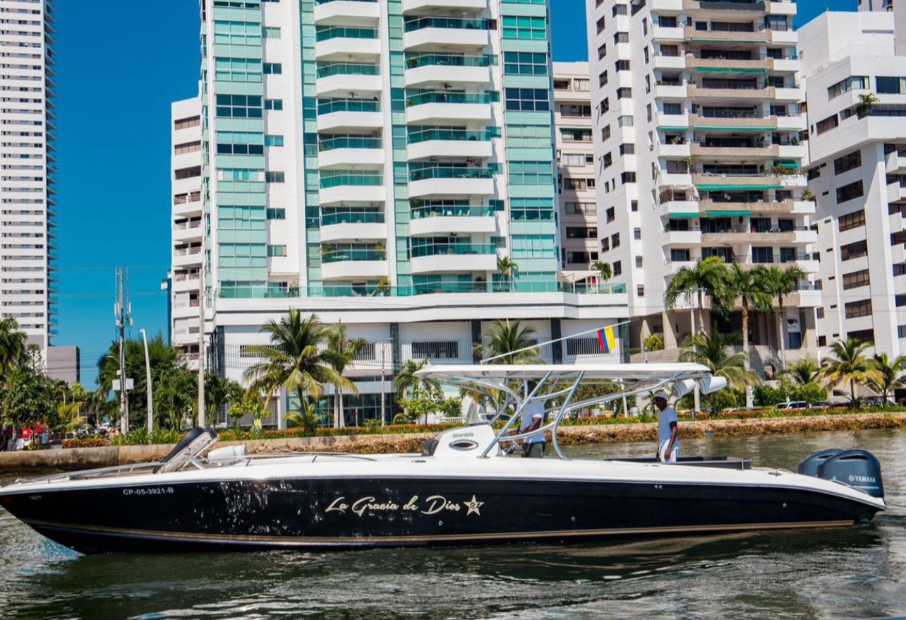 Lancha Deportiva 41ft para 20 pax - La Gracia de Dios 21