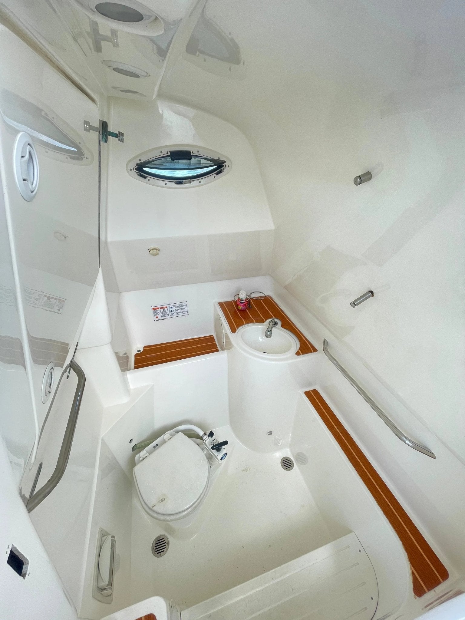 Lancha Deportiva 41ft para 20 pax - La Gracia de Dios 21 - Live Vacations Tours