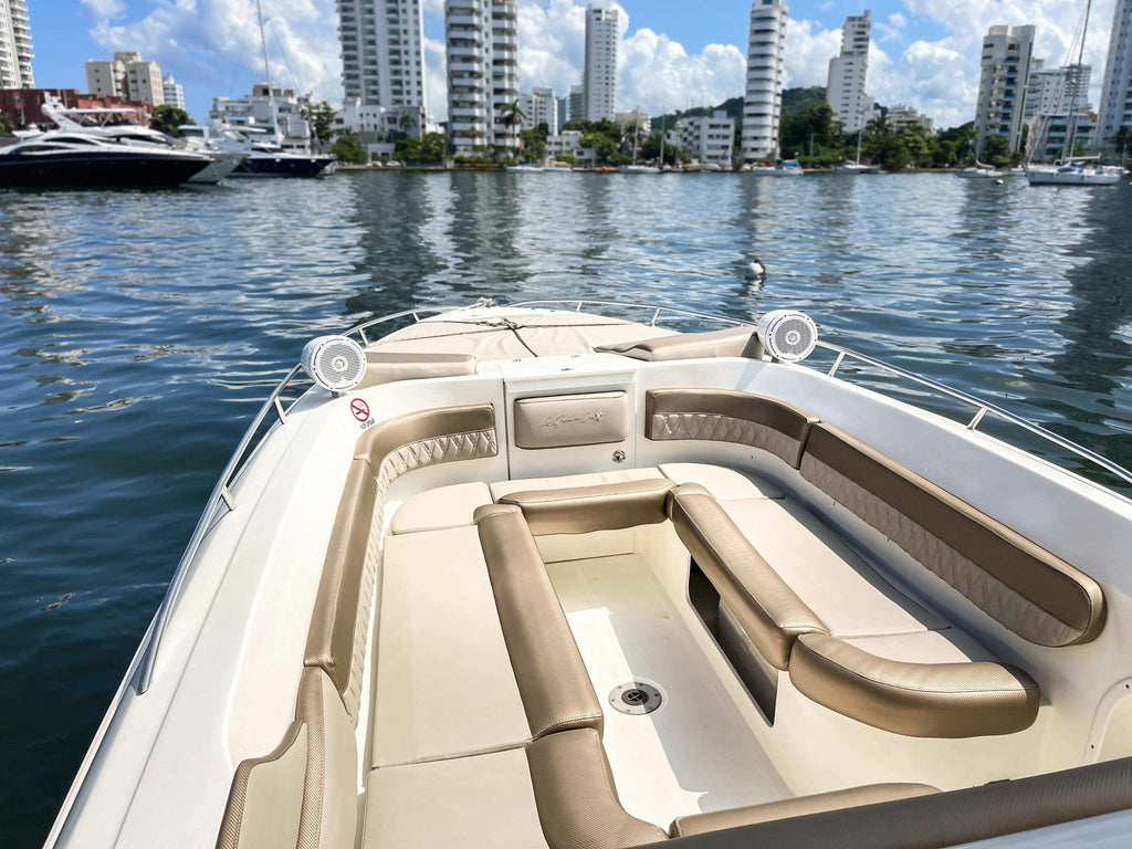 Lancha Deportiva 41ft para 20 pax - La Gracia de Dios 21 - Live Vacations Tours