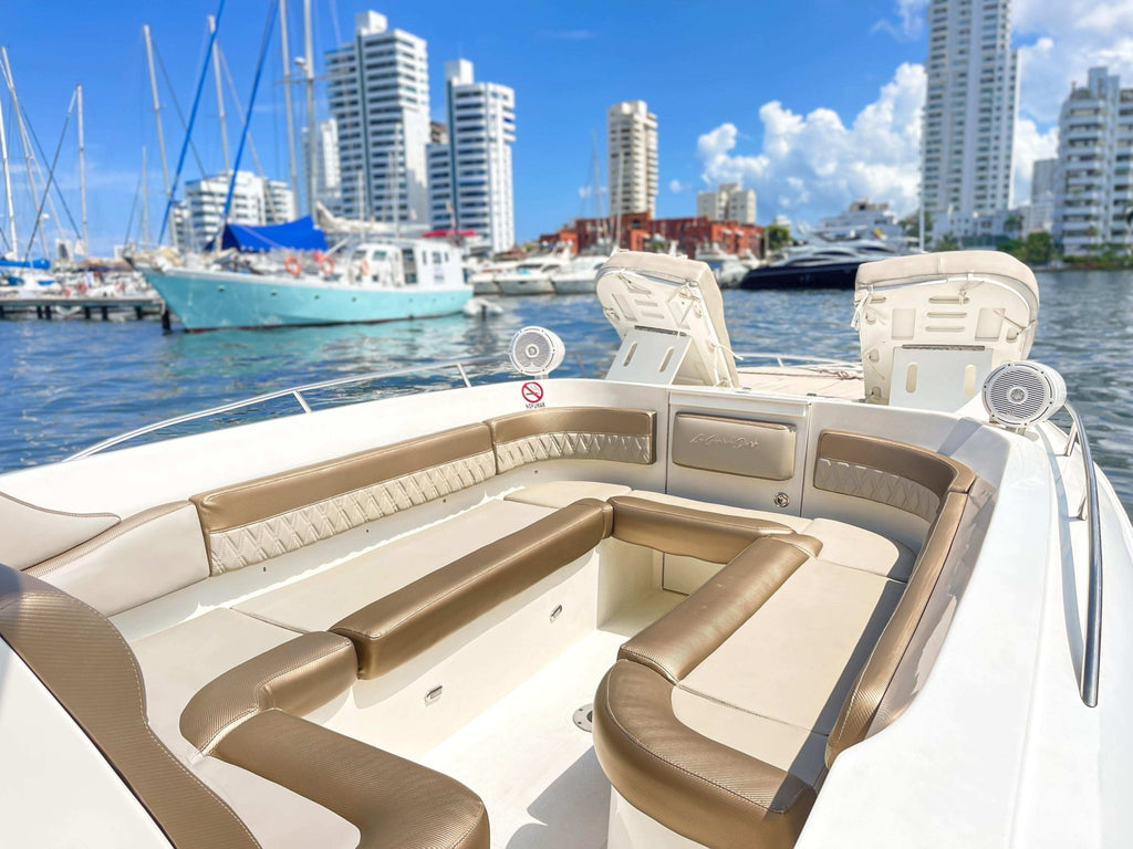 Lancha Deportiva 41ft para 20 pax - La Gracia de Dios 21 - Live Vacations Tours