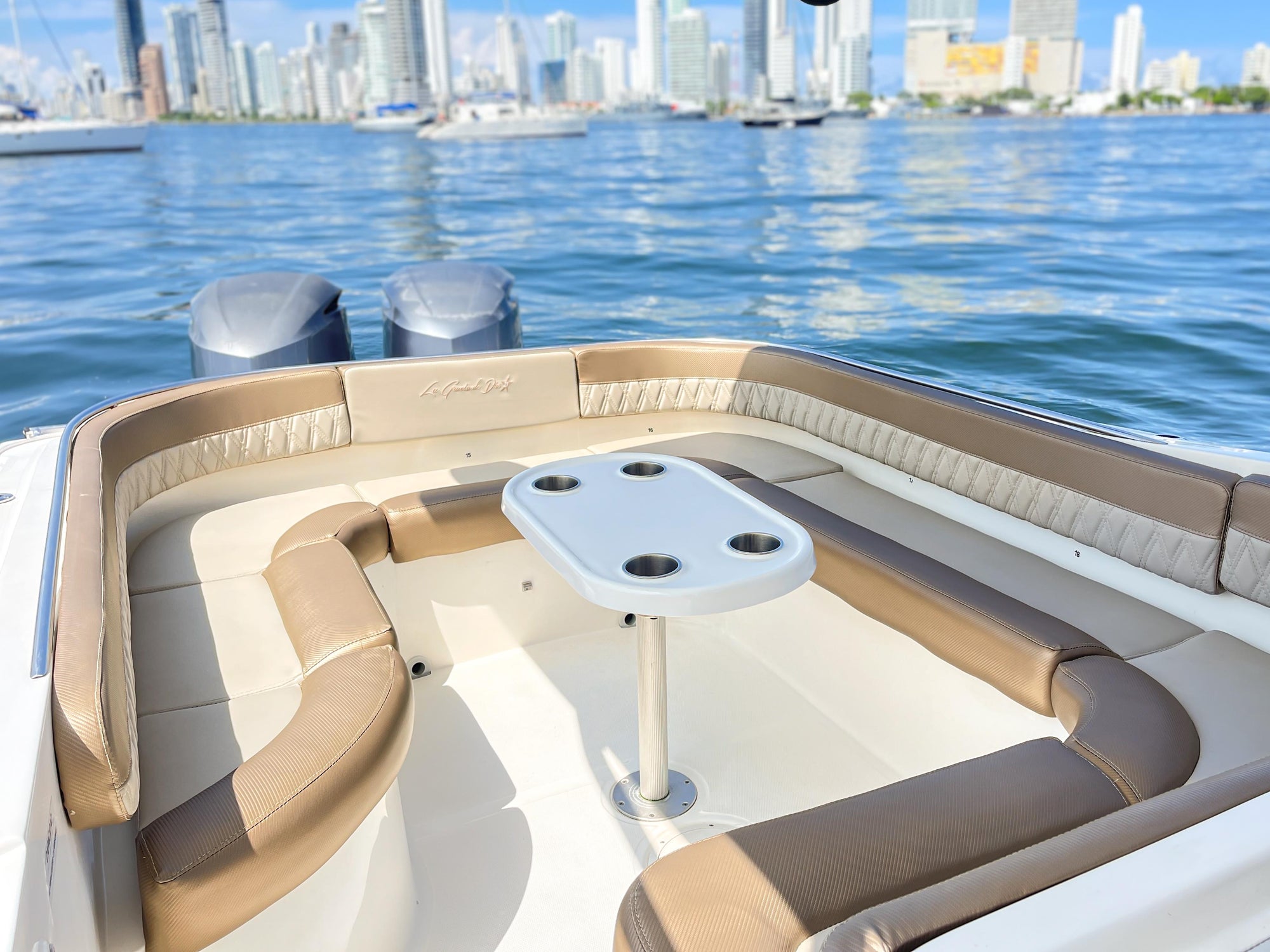 Lancha Deportiva 41ft para 20 pax - La Gracia de Dios 21