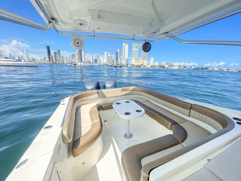 Lancha Deportiva 41ft para 20 pax - La Gracia de Dios 21 - Live Vacations Tours