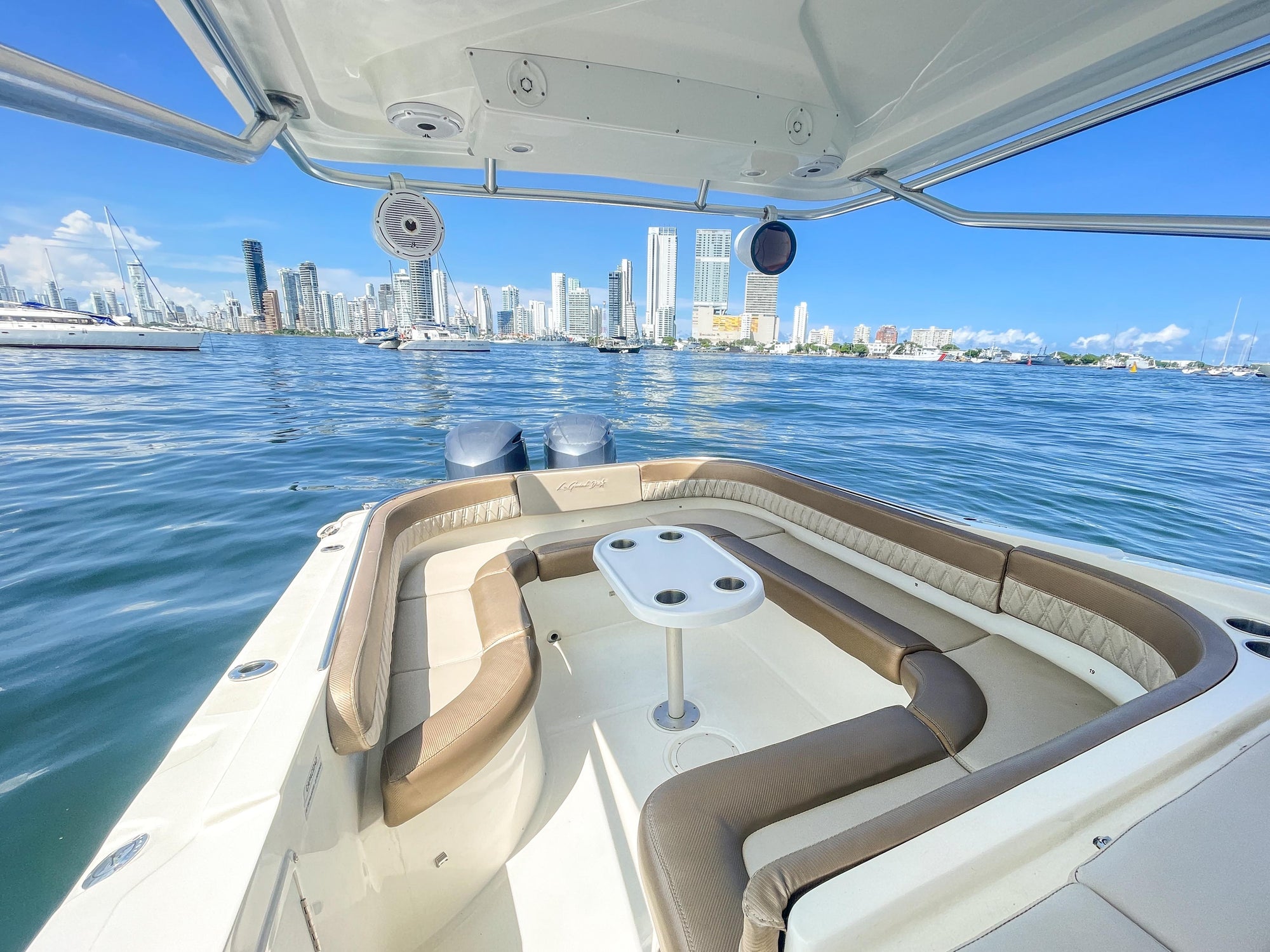 Lancha Deportiva 41ft para 20 pax - La Gracia de Dios 21