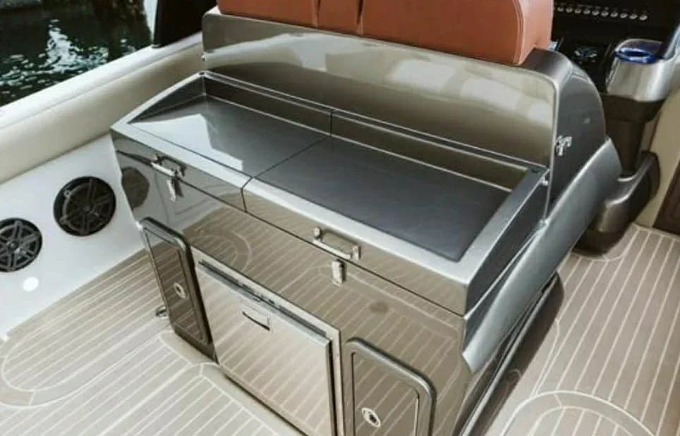 Yate Privado para 15 pax - Black Panther - Live Vacations Tours