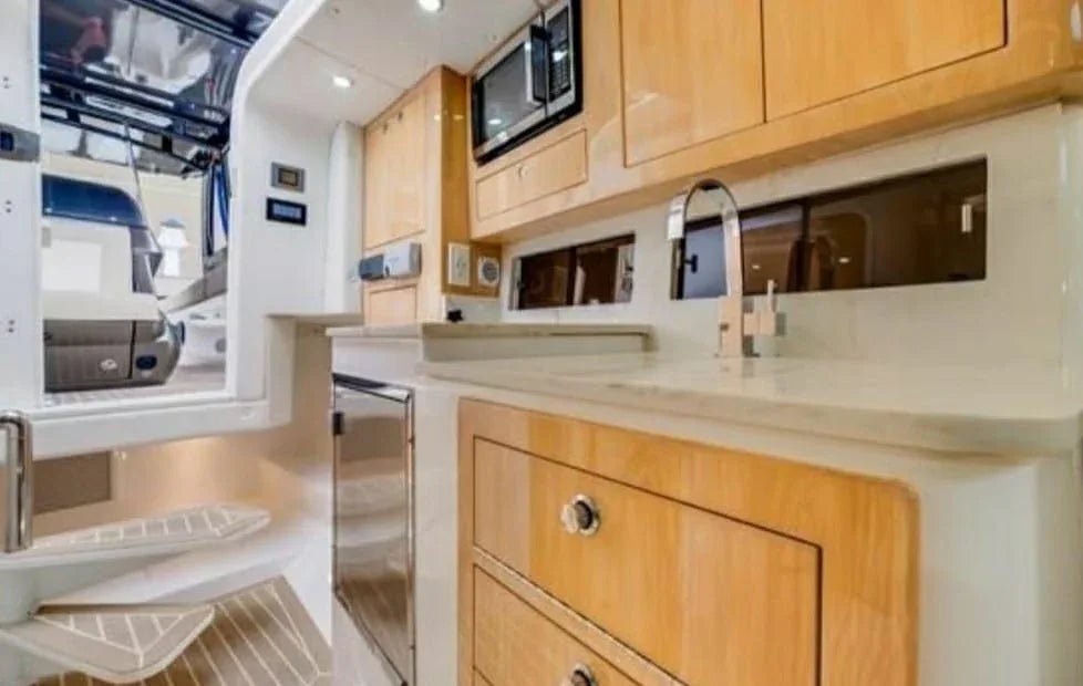 Yate Privado para 15 pax - Black Panther - Live Vacations Tours