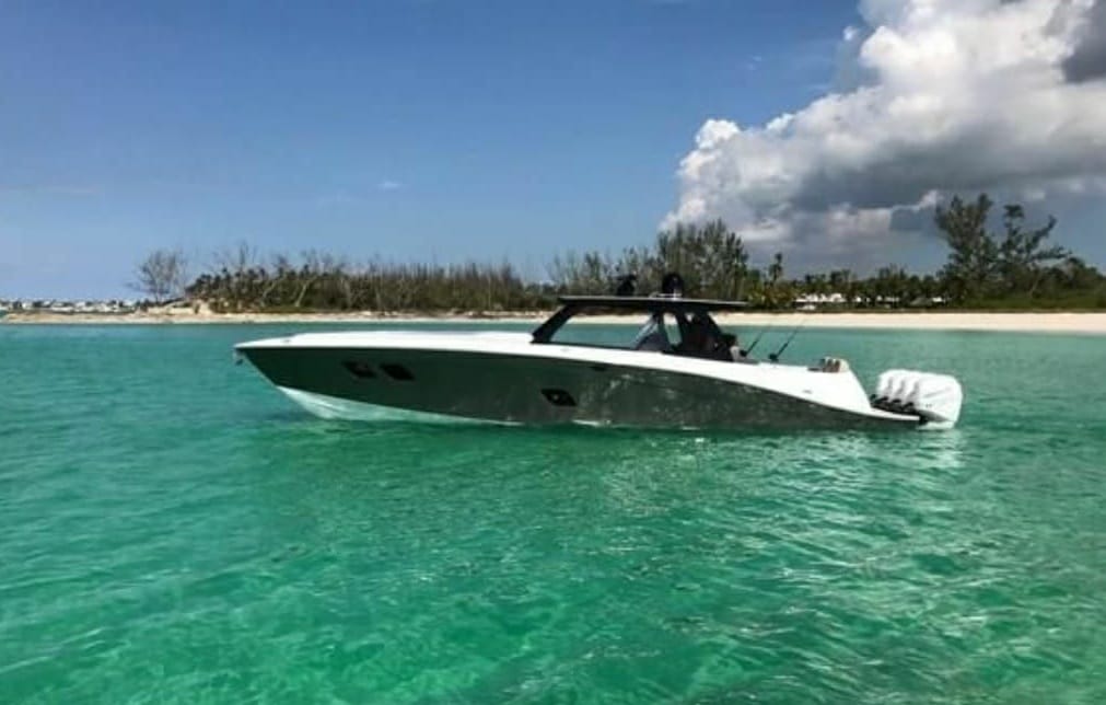 Yate Privado para 15 pax - Black Panther