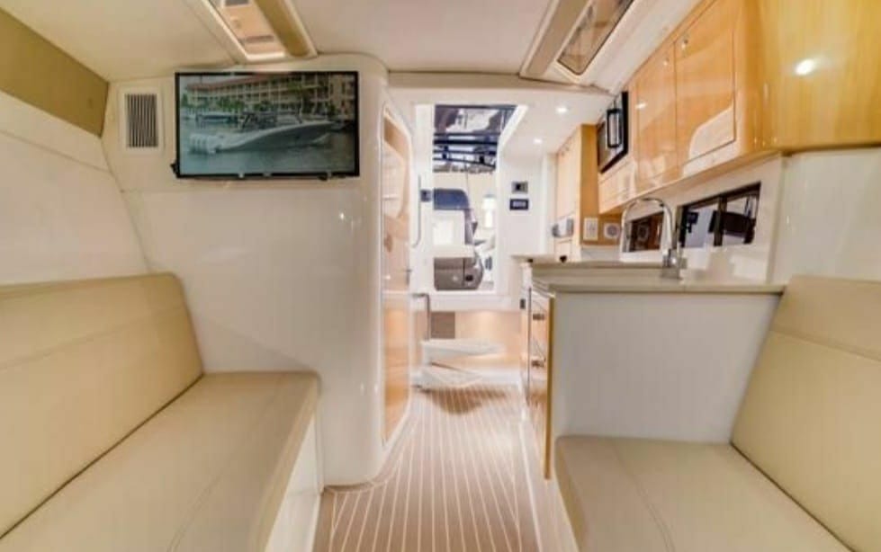 Yate Privado para 15 pax - Black Panther