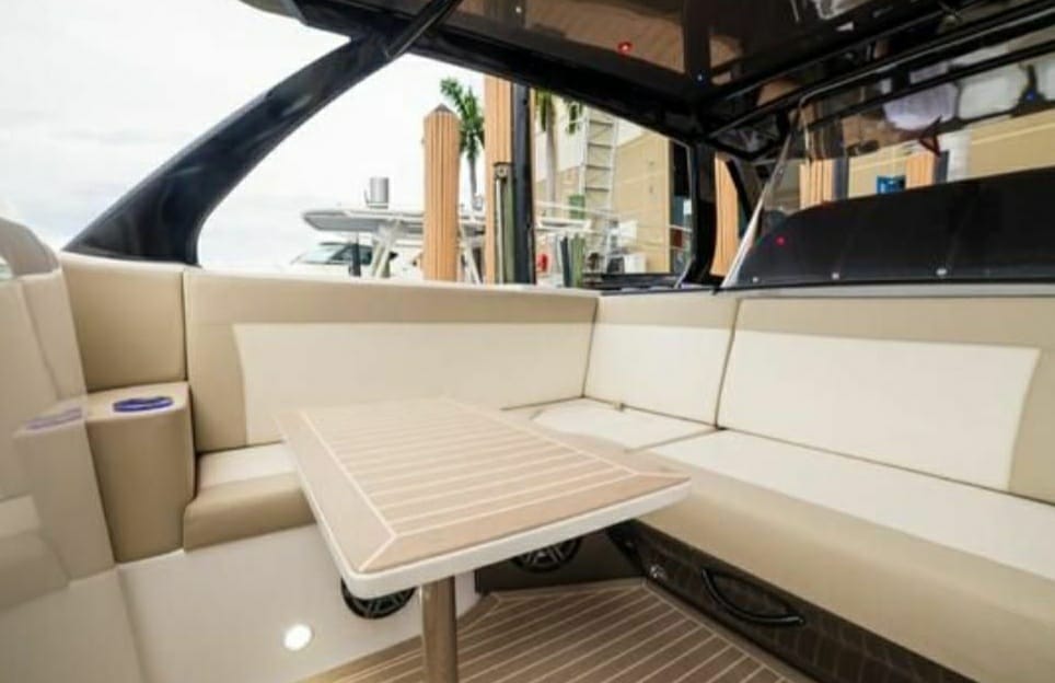 Yate Privado para 15 pax - Black Panther