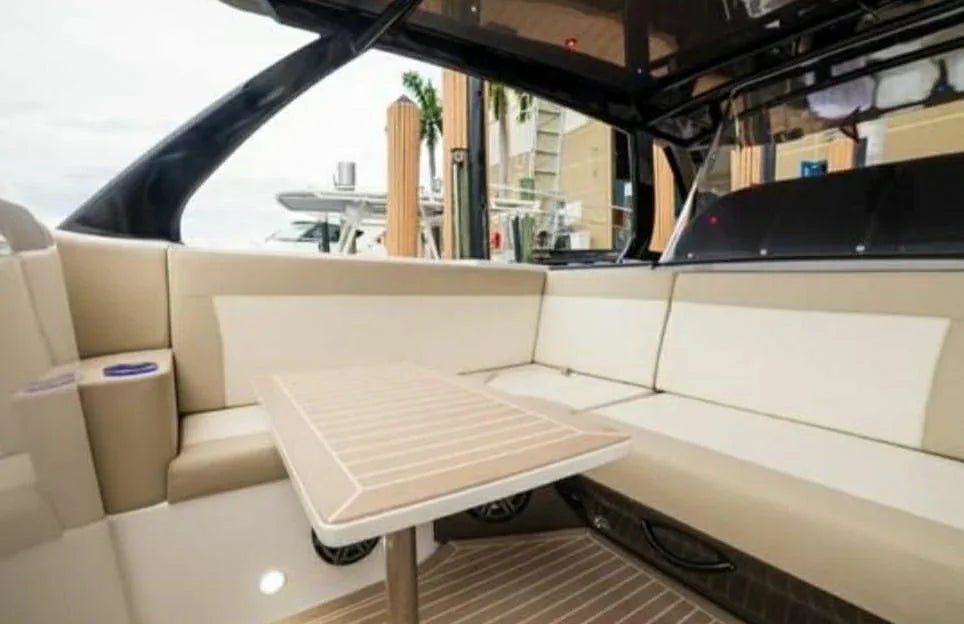 Yate Privado para 15 pax - Black Panther - Live Vacations Tours