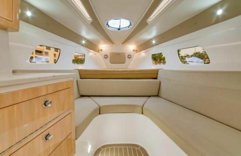 Yate Privado para 15 pax - Black Panther