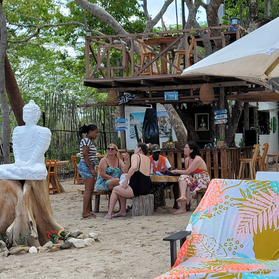Buda House – Beach Club en Barú | Tu día de sol, sabor y relajación en Playa Puntilla