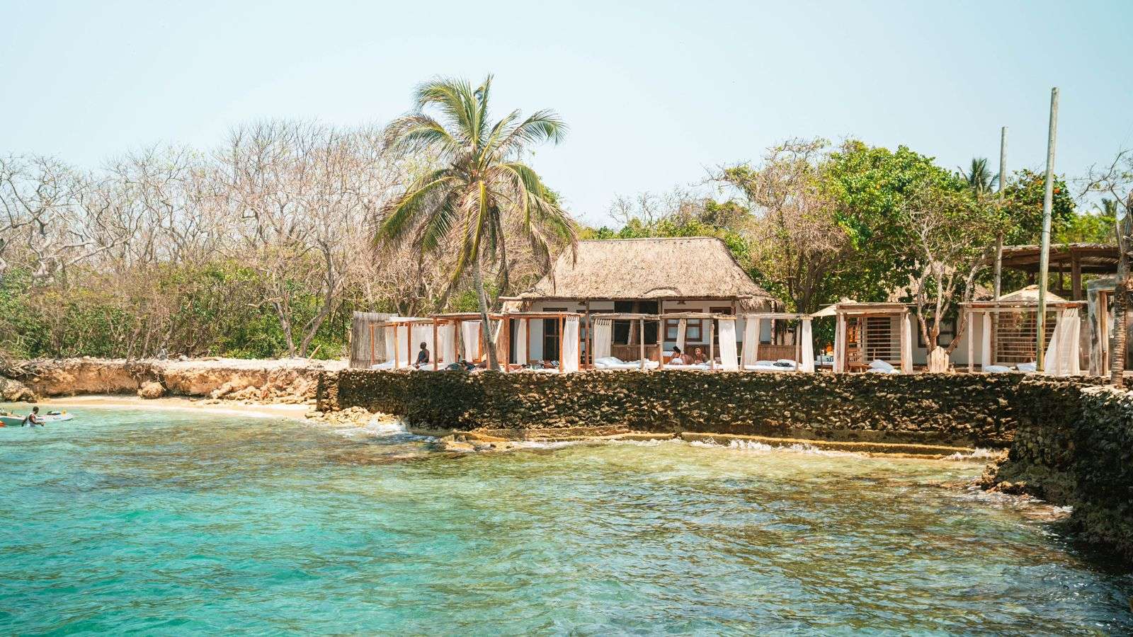 Mangata Beach Club | Experiencia Completa en Islas del Rosario - Live Vacations Tours