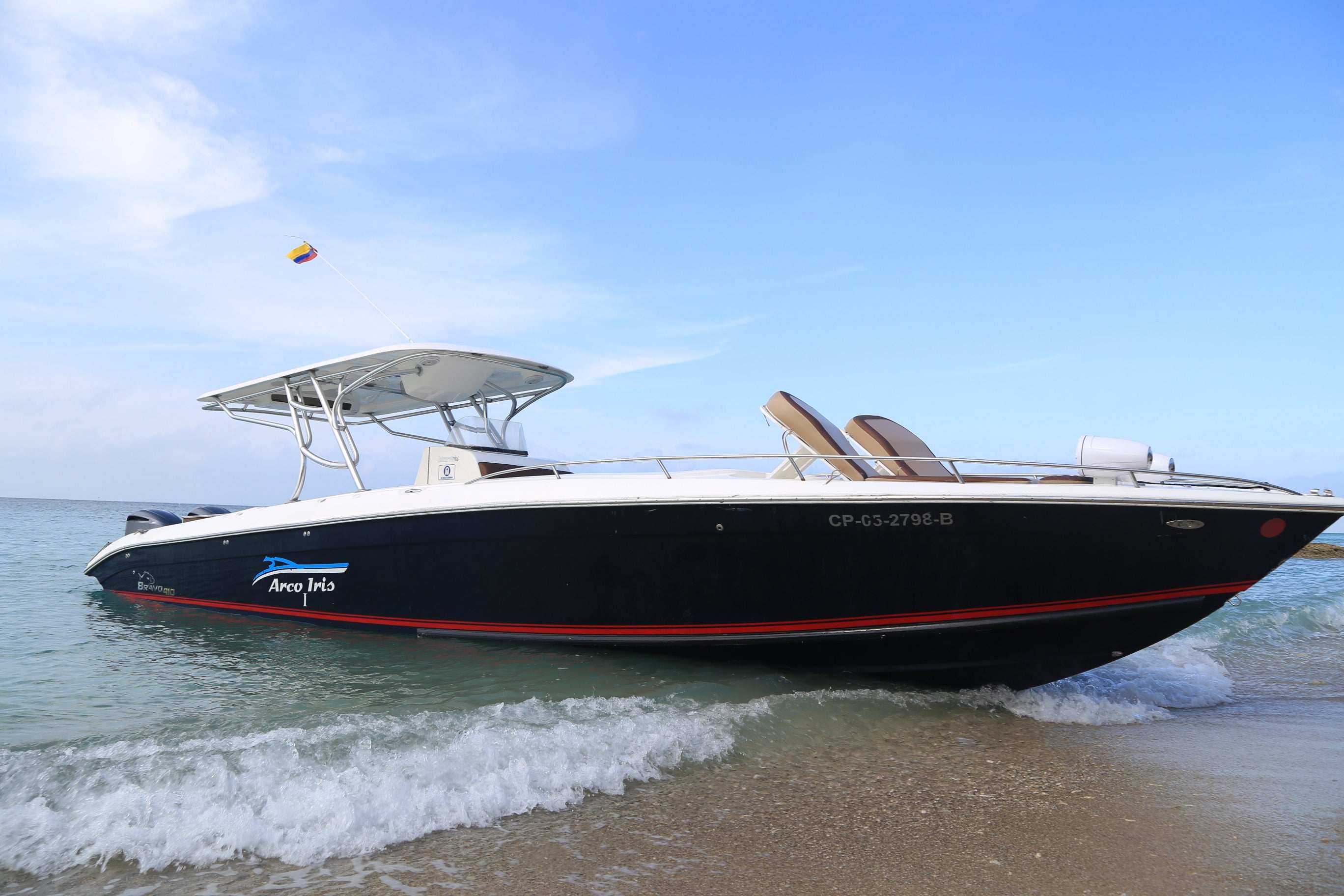 Lancha Deportiva 20 pax - Bravo 41ft - Live Vacations Tours