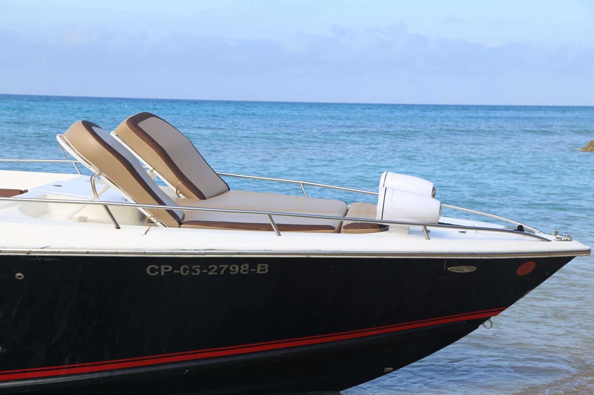 Lancha Deportiva 20 pax - Bravo 41ft - Live Vacations Tours