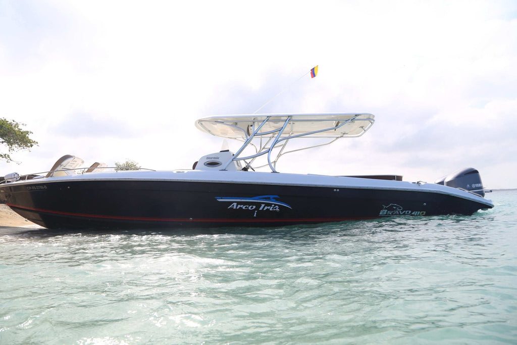 Lancha Deportiva 20 pax - Bravo 41ft - Live Vacations Tours