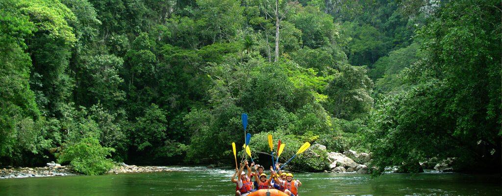 Explora la belleza de Río Claro con nuestra aventura natural - Live Vacations Tours