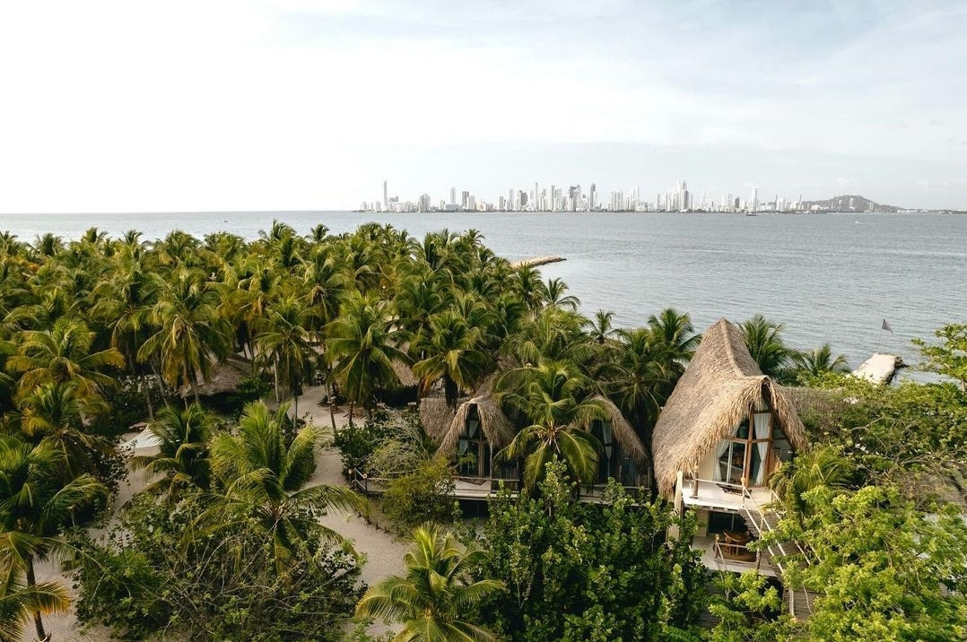 Pasadía en Éteka Beach | Playa exclusiva cerca de Cartagena con  DJ en vivo