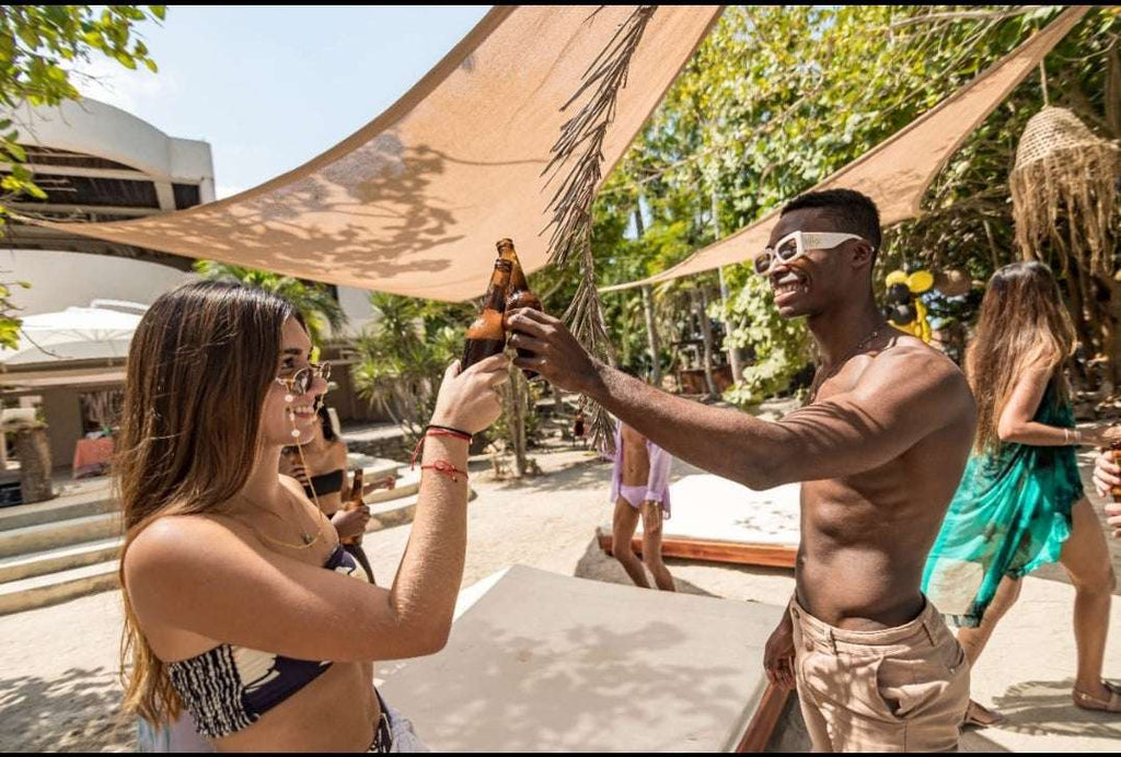 PA’UE Beach Lounge – Islas del Rosario | Lujo caribeño, naturaleza y diversión frente al mar - Live Vacations Tours