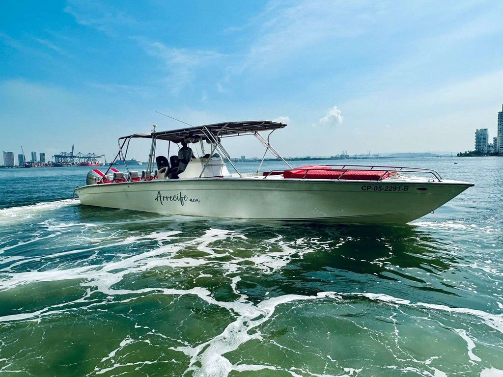 Lancha Deportiva 38 ft para 16 pax - Arrecife - Live Vacations Tours