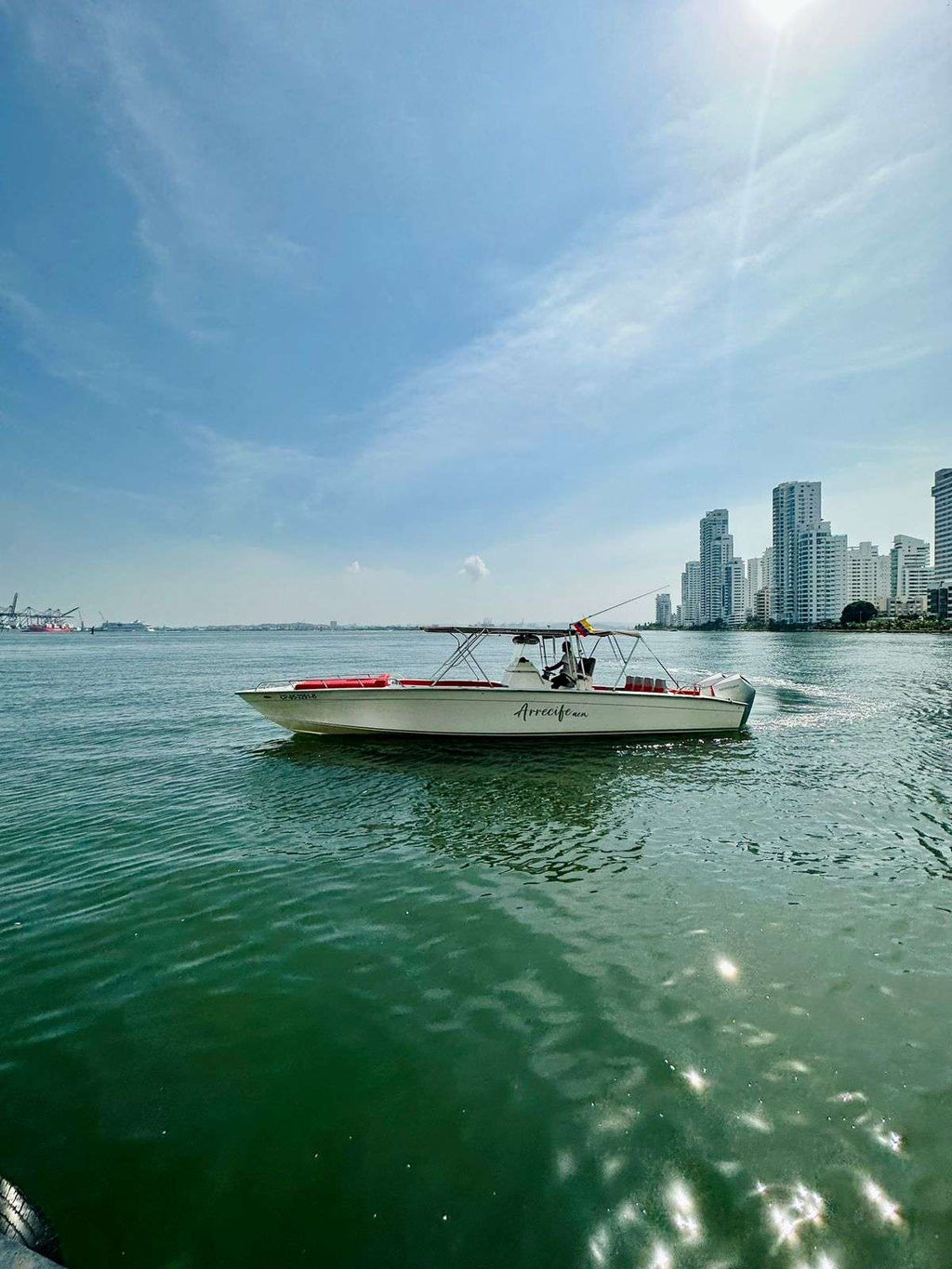 Lancha Deportiva 38 ft para 16 pax - Arrecife - Live Vacations Tours