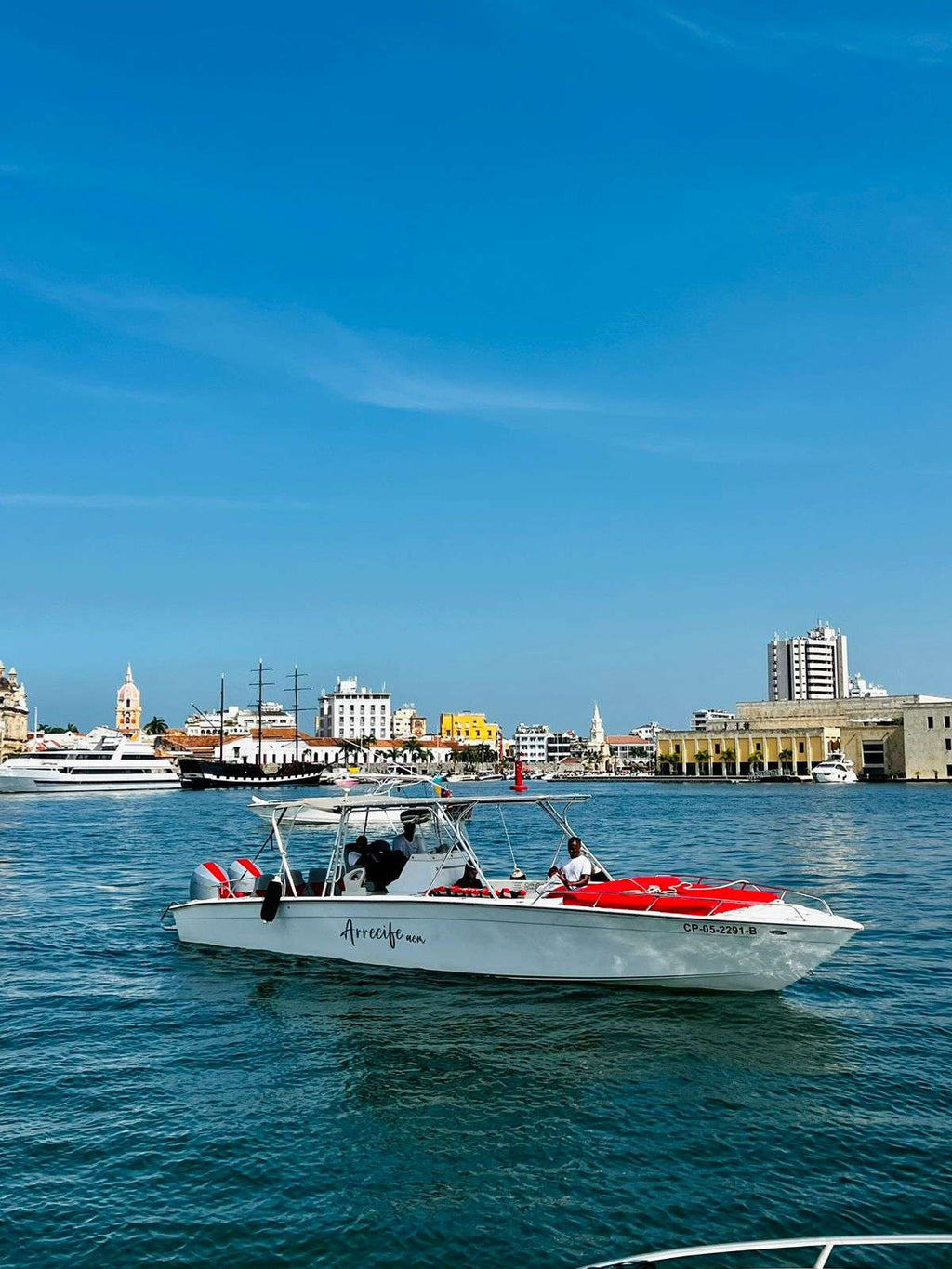 Lancha Deportiva 38 ft para 16 pax - Arrecife - Live Vacations Tours