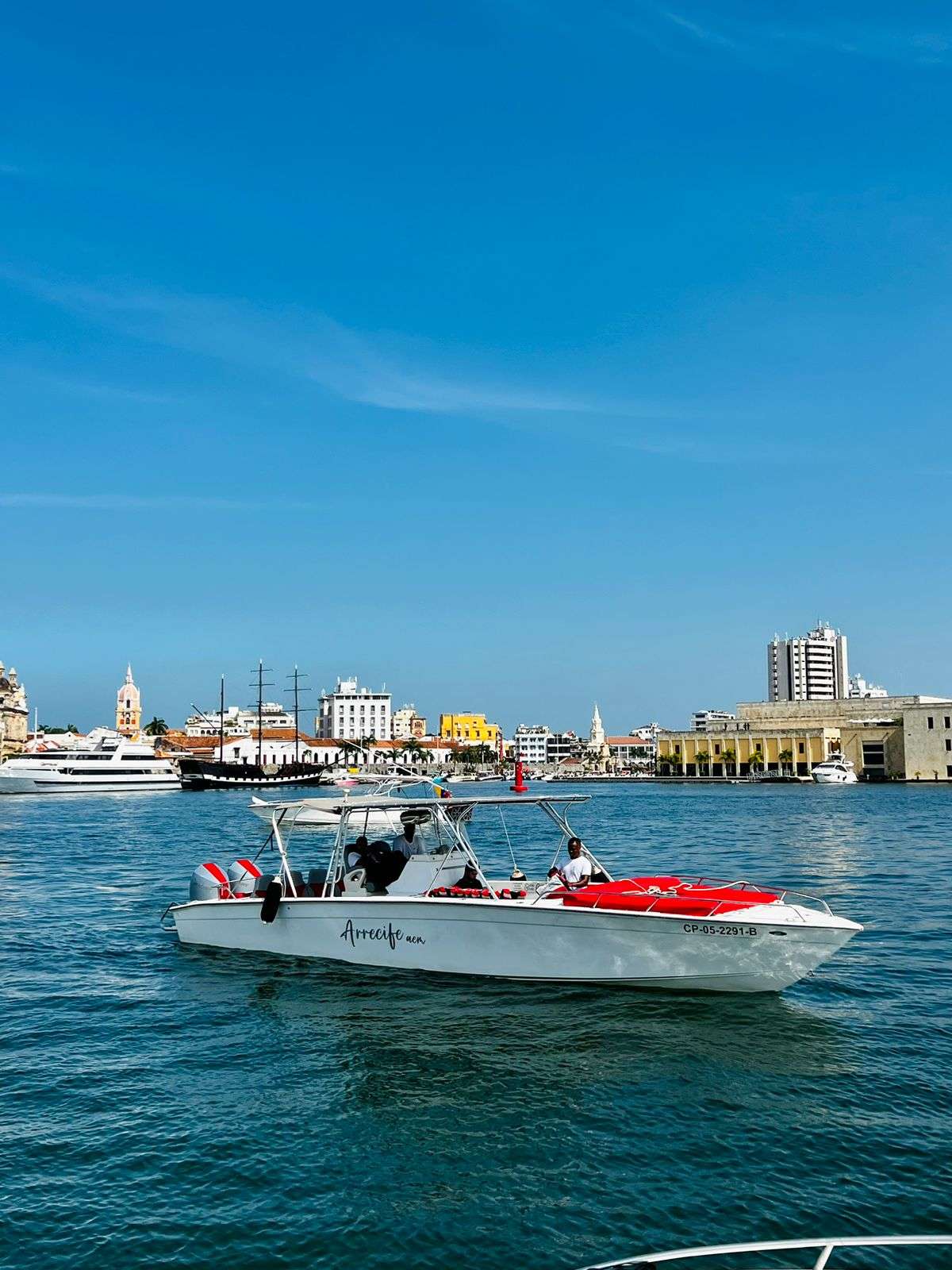Lancha Deportiva 38 ft para 16 pax - Arrecife - Live Vacations Tours