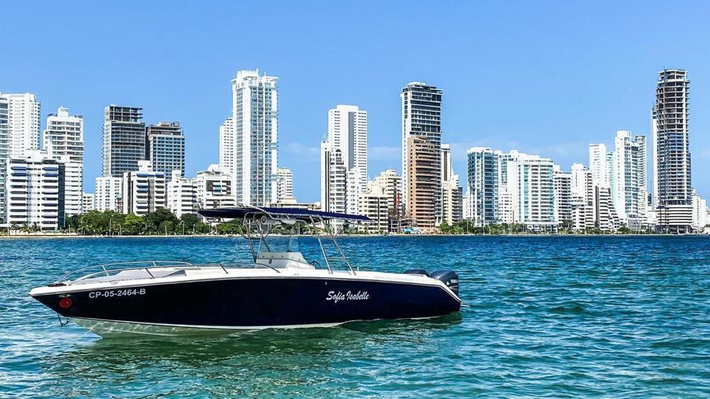 Lancha Deportiva 34ft para 14 pax - Sofia Isabelle - Live Vacations Tours