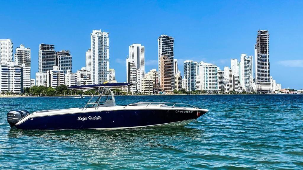 Lancha Deportiva 34ft para 14 pax - Sofia Isabelle - Live Vacations Tours