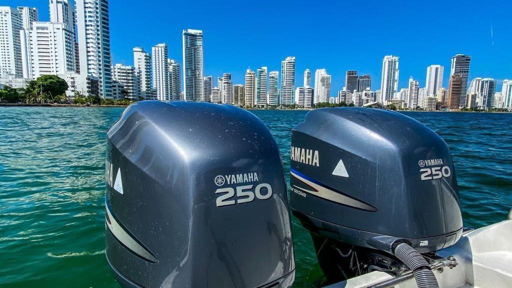 Lancha Deportiva 34ft para 14 pax - Sofia Isabelle - Live Vacations Tours