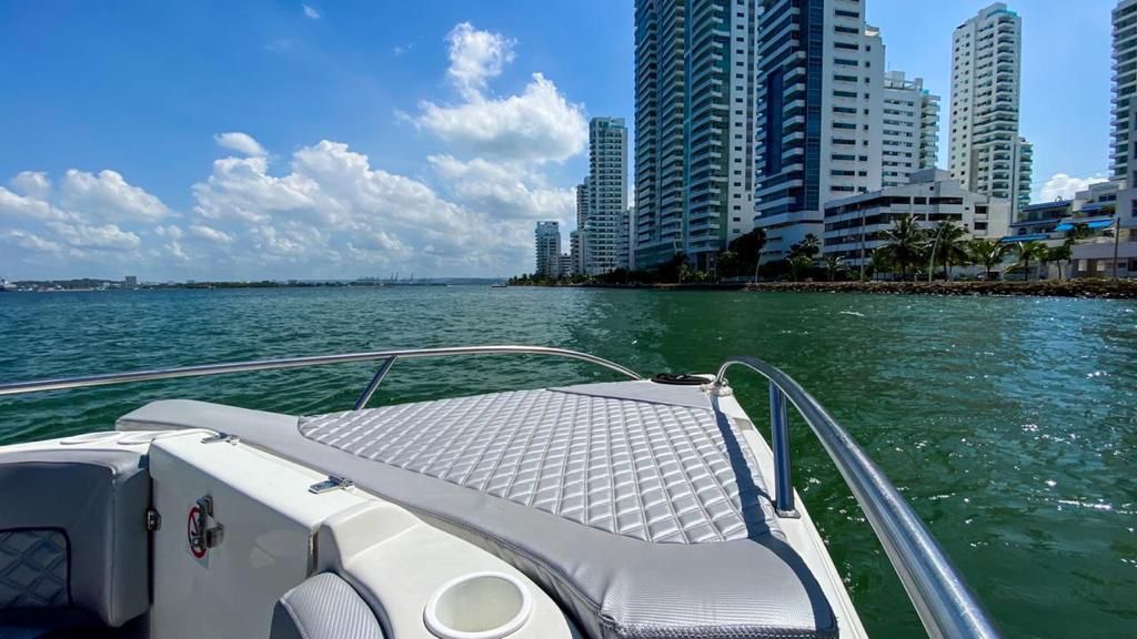 Lancha Deportiva 34ft para 14 pax - Sofia Isabelle