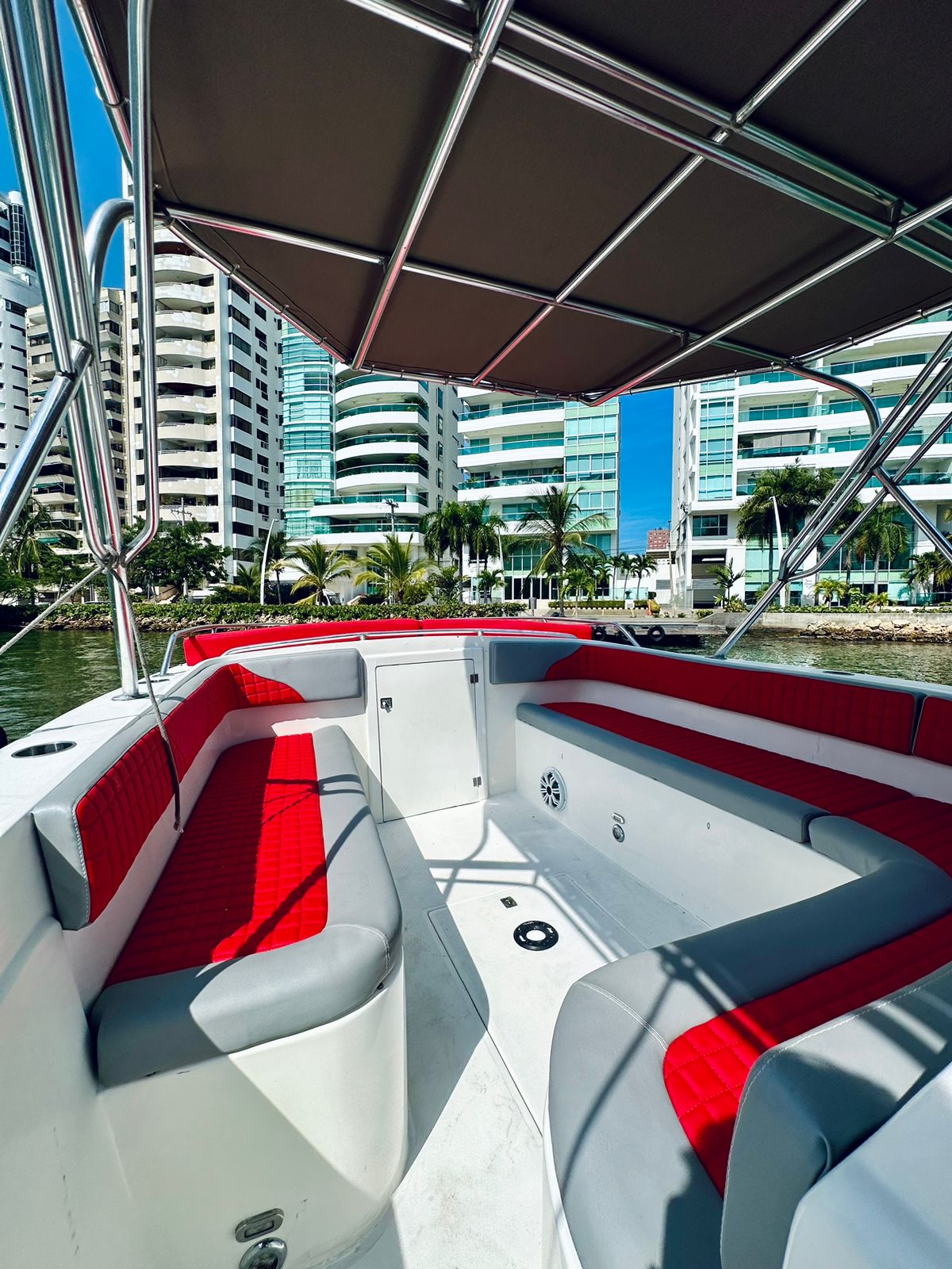 Lancha Deportiva 38 ft para 16 pax - Arrecife