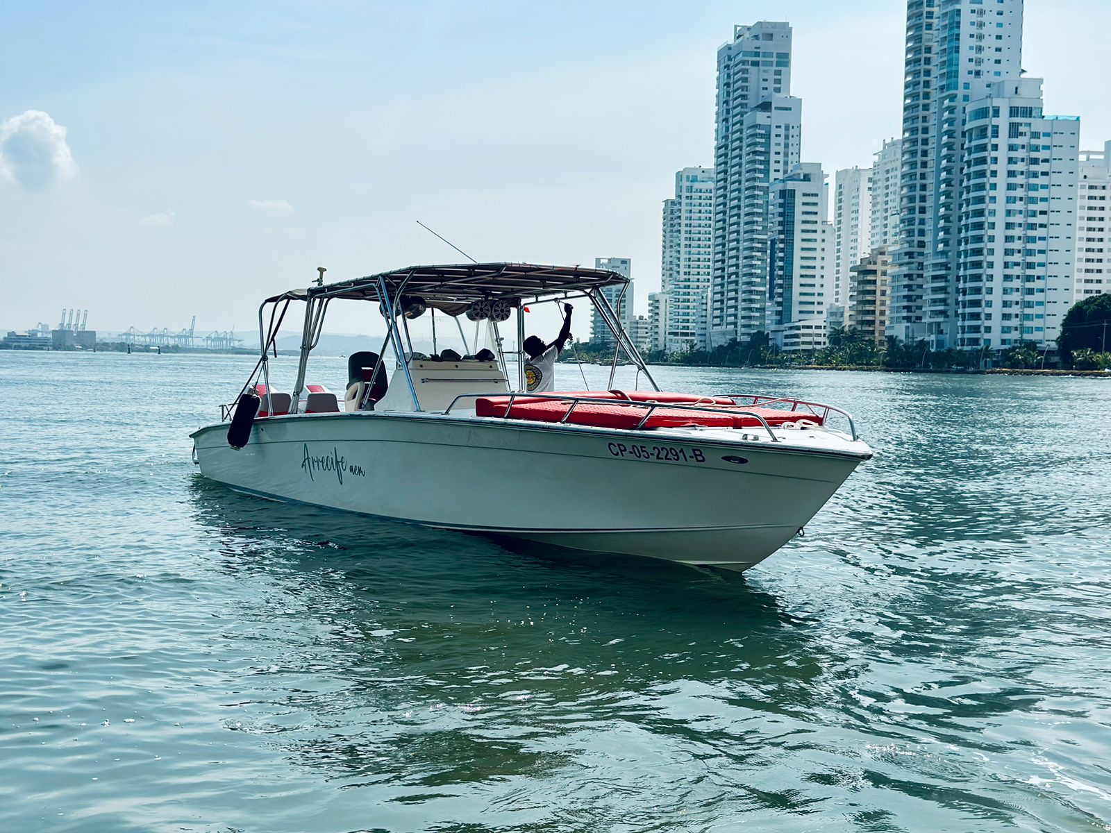 Lancha Deportiva 38 ft para 16 pax - Arrecife