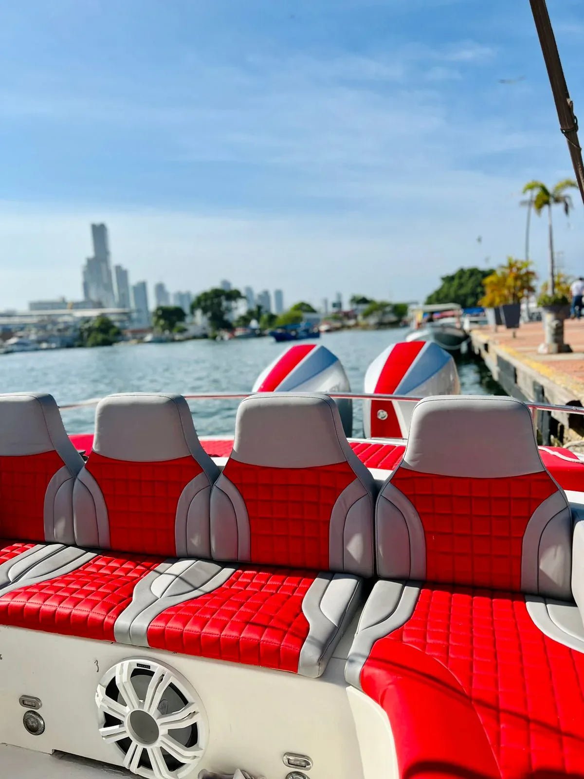 Lancha Deportiva 38 ft para 16 pax - Arrecife - Live Vacations Tours