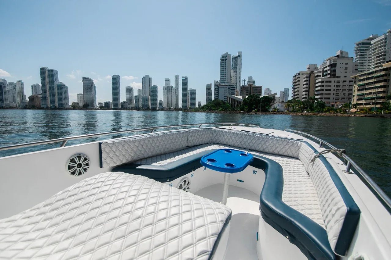 Lancha Deportiva 14 pax - 34ft - Live Vacations Tours